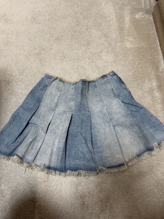 Пола черна и дънкова