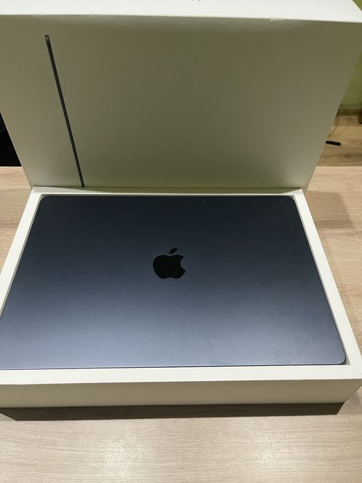 MacBook Air 15-inch M2 chip 8GB RAM 256GB SSD 100% Батерия!