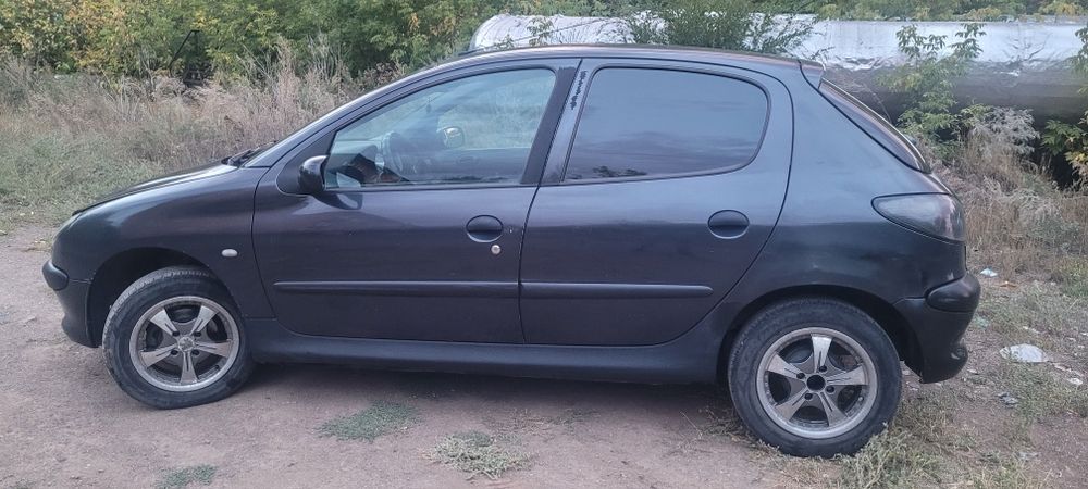 Продаётся автомобиль Peugeot 206