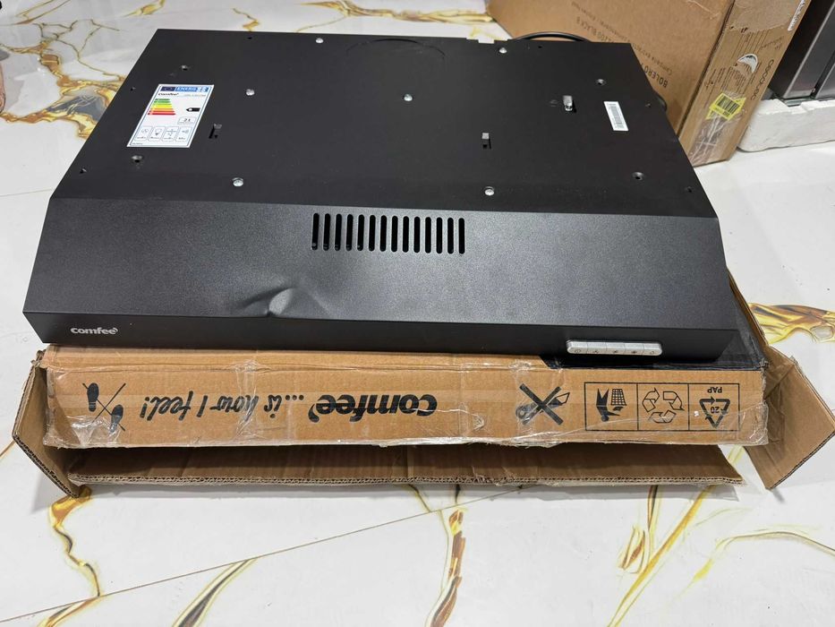 Hotă subîncastrabilă Comfee  60 cm,  NOUĂ (Defecte estetice)