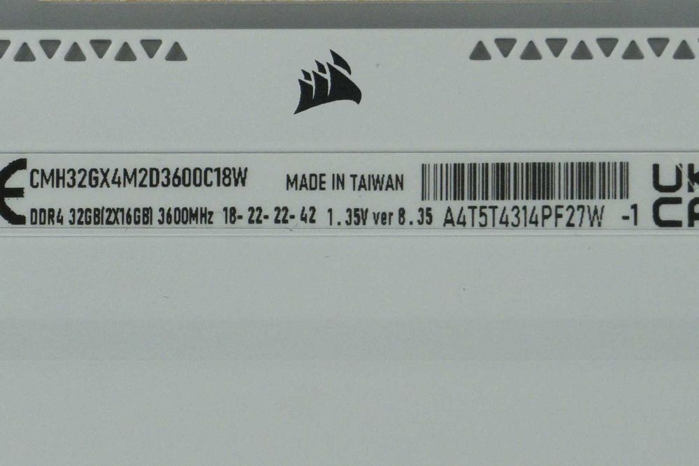 32GB (2x16) RAM DDR4 3600 CL18 Corsair Vengeance RGB White рам памет