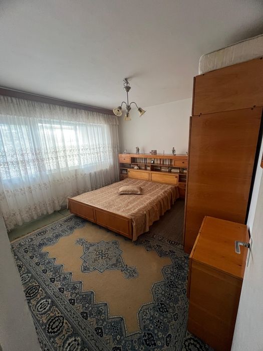 Vând apartament 4 camere