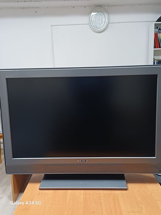 Продам жк телевизор , dvd караоке