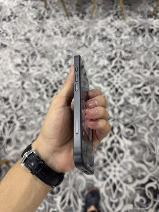 Iphone 16e.