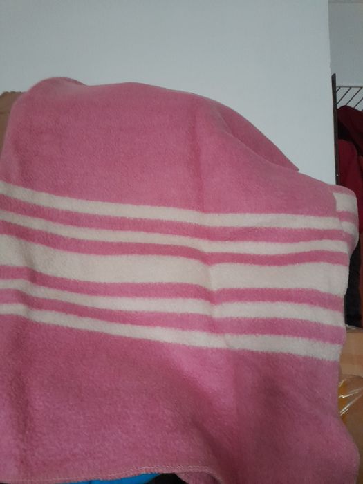 Продам одеялко,шерстяное.