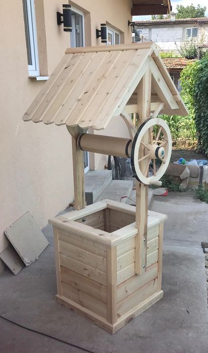 Дървени декорации за двор и градина