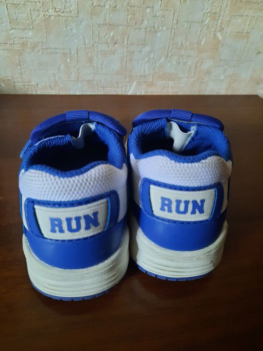 Продам кроссовки на мальчика!