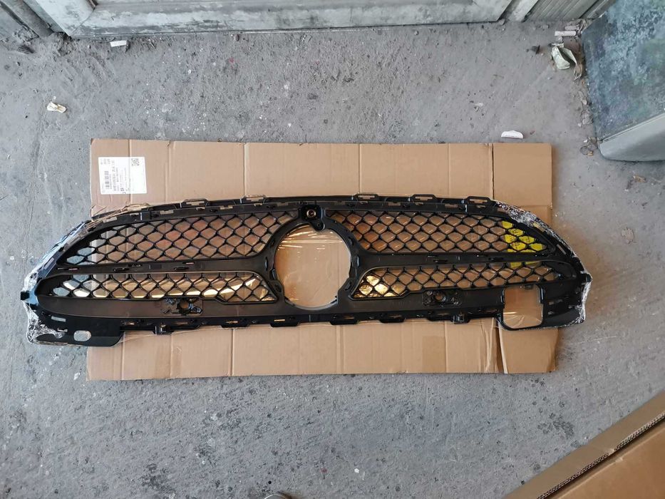 Предна сребристa решетка за Mercedes W206 C-Class