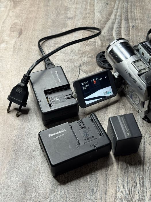 Видеокамера Panasonic 3CCD (Leica) — MiniDV, рабочая