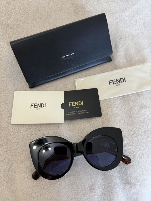 Vand ochelari de soare Fendi cu certificat de autenticitate