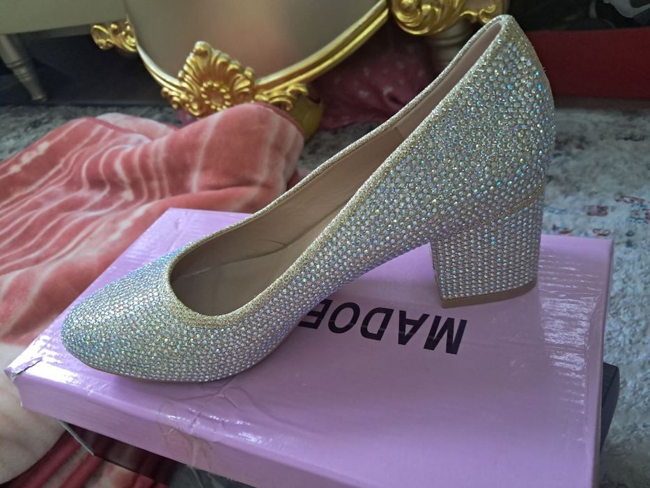 Туфли срочно сотилади