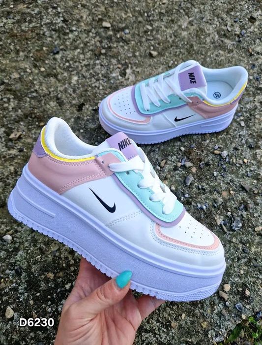 Дамски маратонки Nike