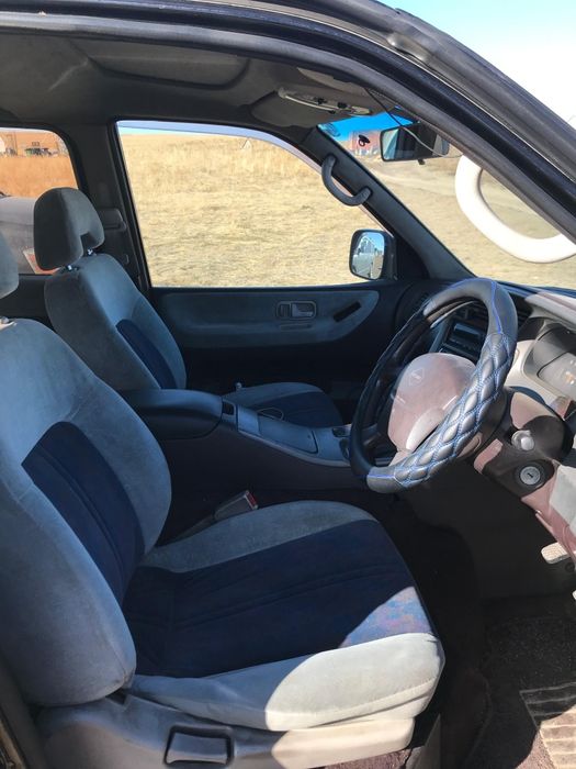 Автомобиль nissan largo