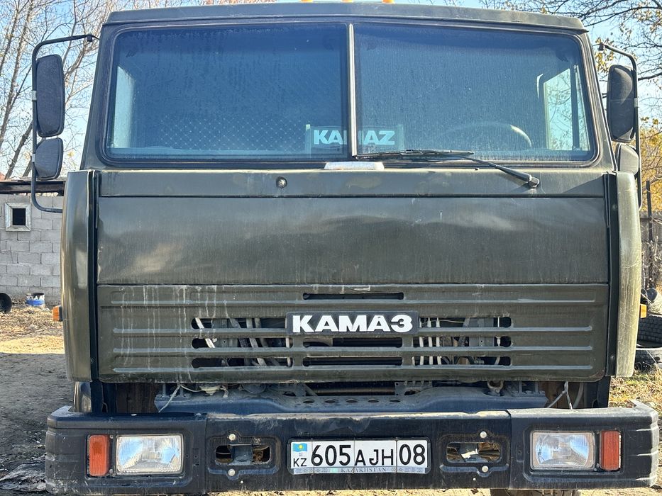 КАМАЗ с трехсоным прицепом