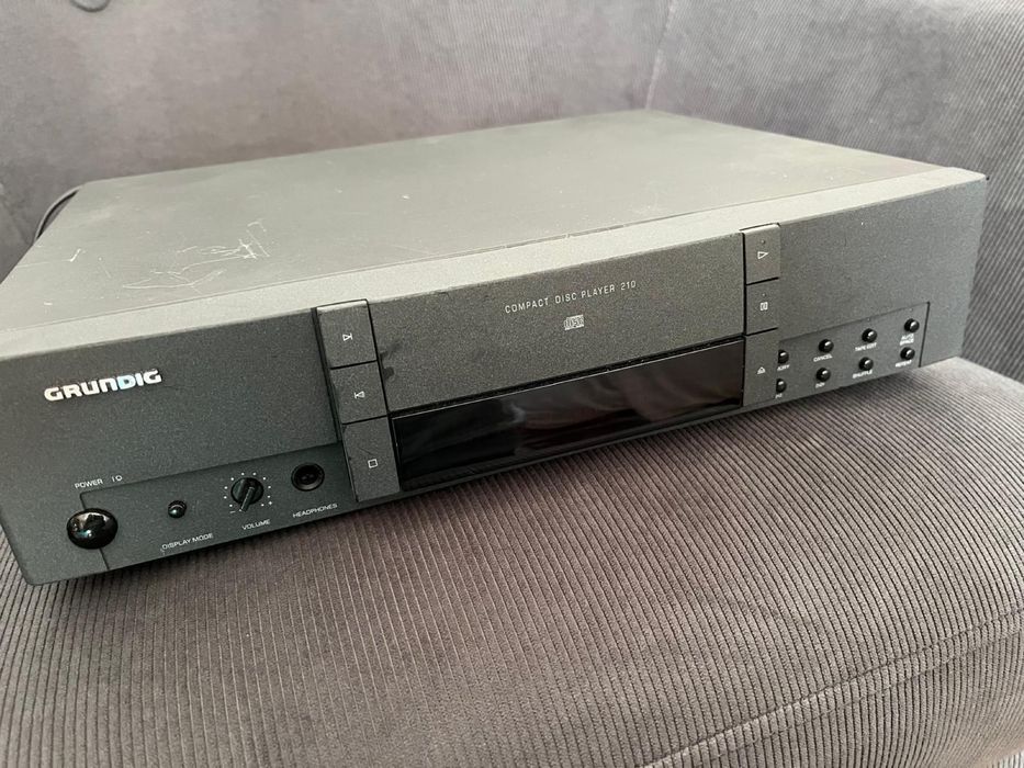 CD-player Grundig (intrare gama FineArts), functional, pentru piese.