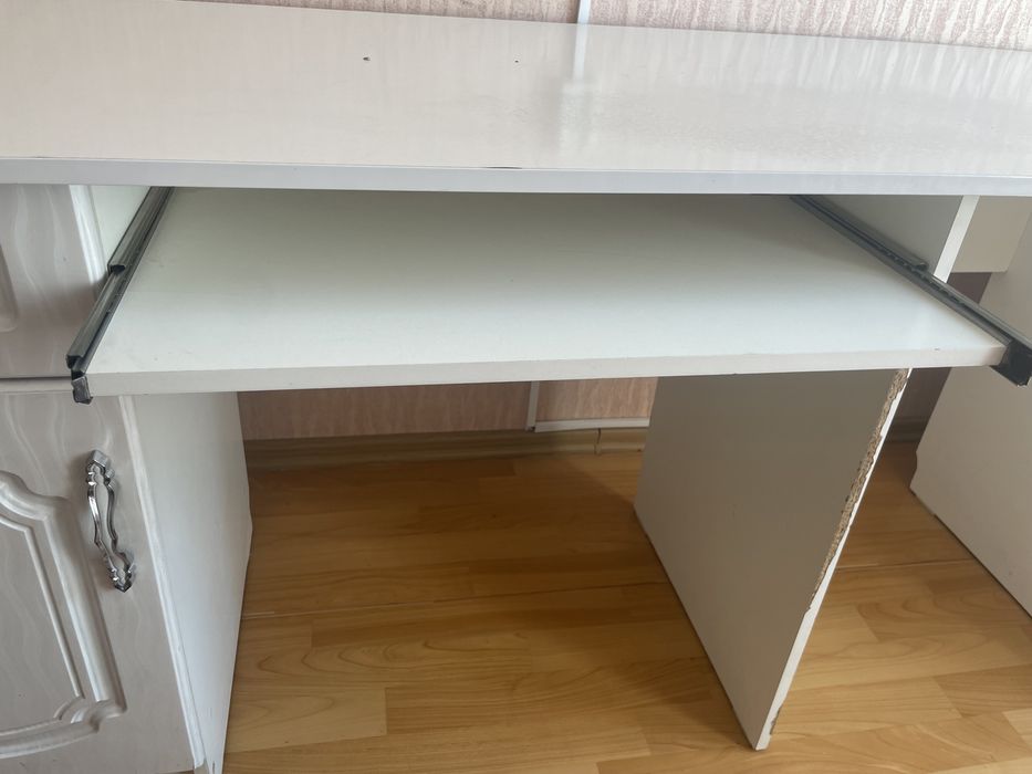 Кровать детский и шкаф и стол