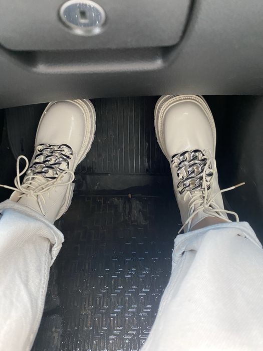 Ботинки осень -весна 5000 тг рр 38