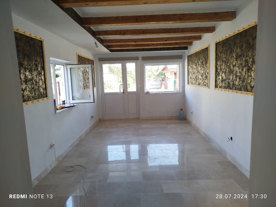 Casa de vanzare / spațiu comercial Leordeni Arges