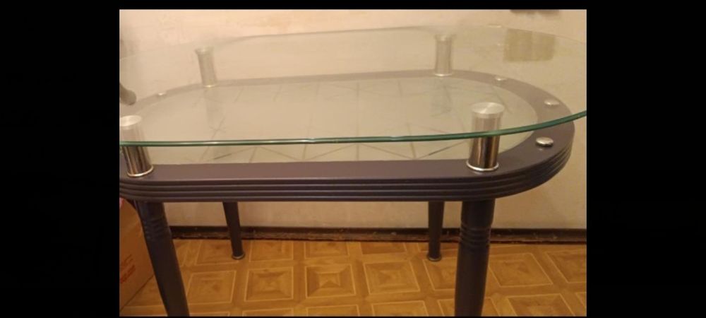 Стол кухонный стекло,дерево
