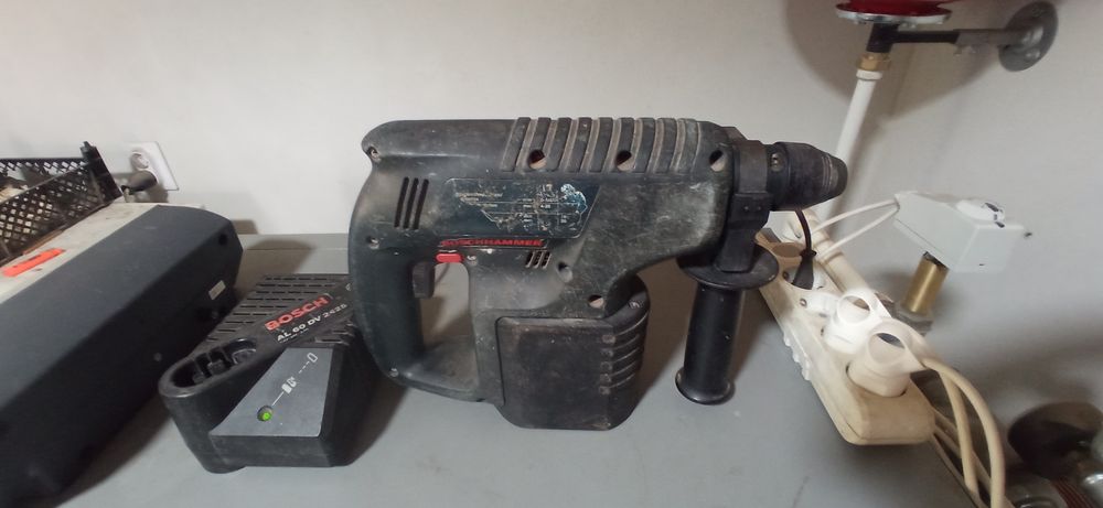 Vând sau schimb bosch gbh de 24 v