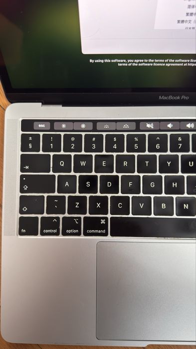 Macbook Pro i5 touchbar 2018/2019 full box