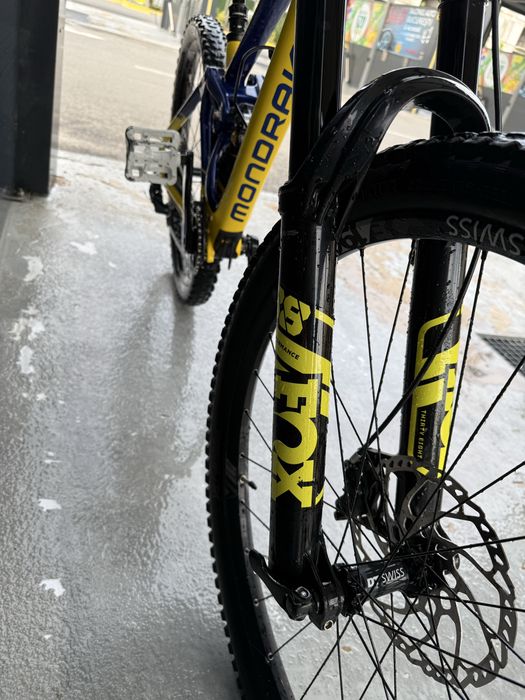 Bucicleta Mondraker Superfoxy Carbon R