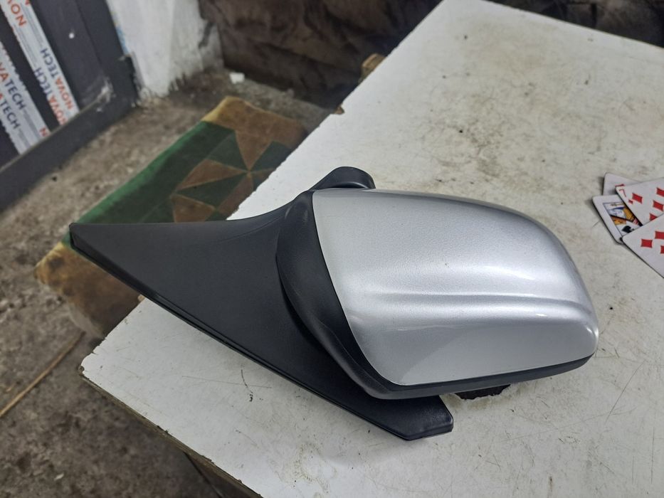 Мазда 323 боковой зеркола