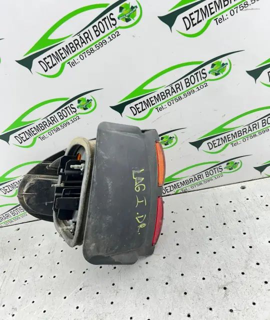 Lampa / Tripla stop dreapta pe aripa 7700420123 7700420123 Renault
