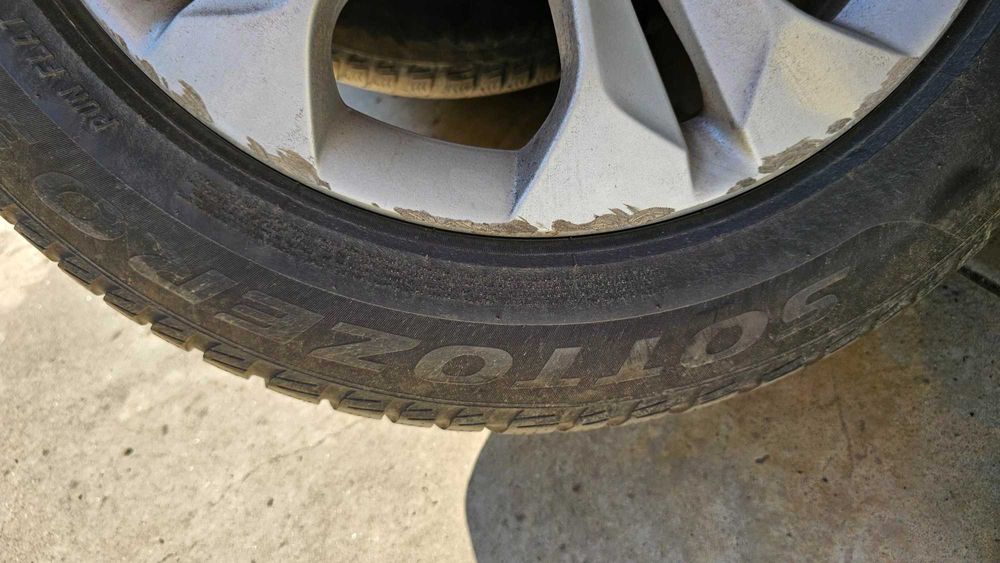 Джанти BMW F48 с датчици за налягане и зимни гуми Pirelli 225/55 R17
