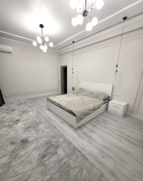 Ikki qavatli kottej sotiladi.