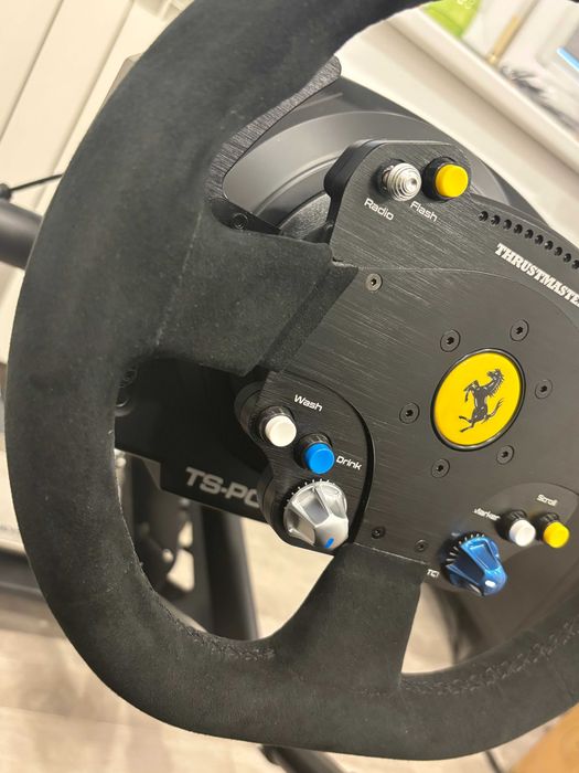 База и волан THRUSTMASTER TS-PC Racer Ferrari 488 Challen