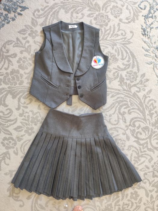Продам школьную форму серый