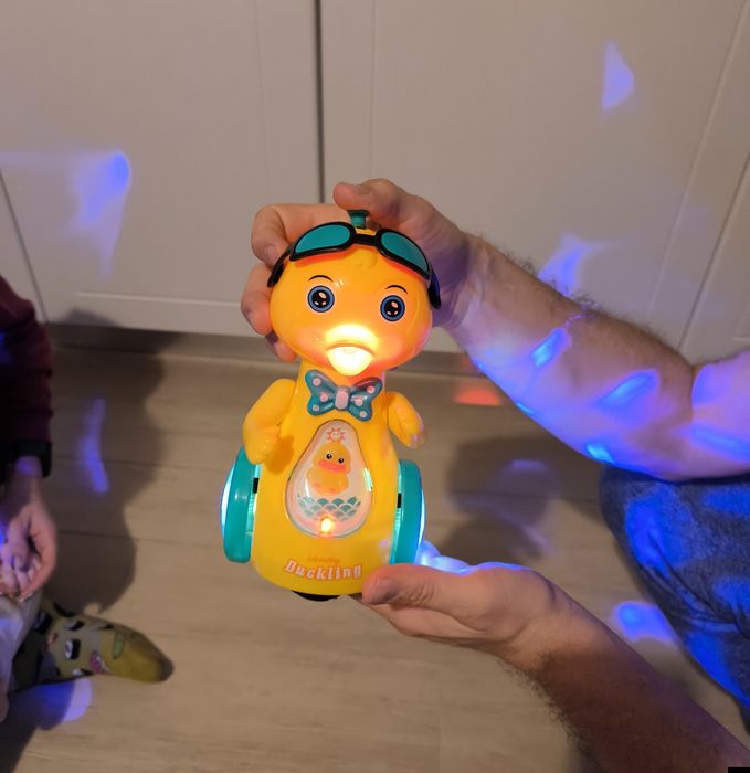 Jucărie interactivă cu lumini