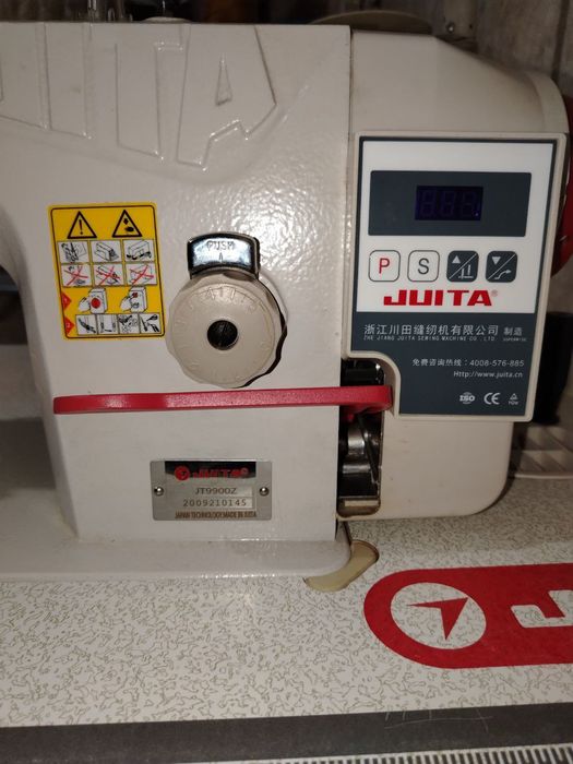 Tikuv mashinasi (JUITA) yangidek, juda kam ishlatilgan.