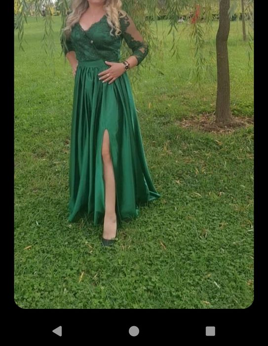 De vânzare doua rochițe superbe