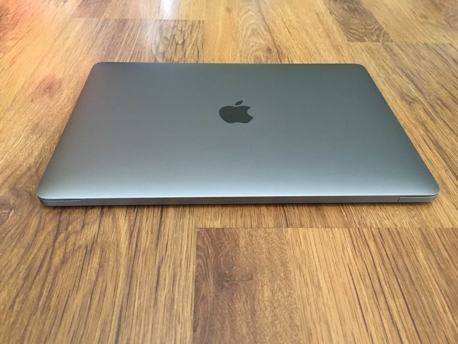 13.3' Core i5 Apple MacBook Pro Mid 2017 TouchBar 16GB RAM/256GB SSD