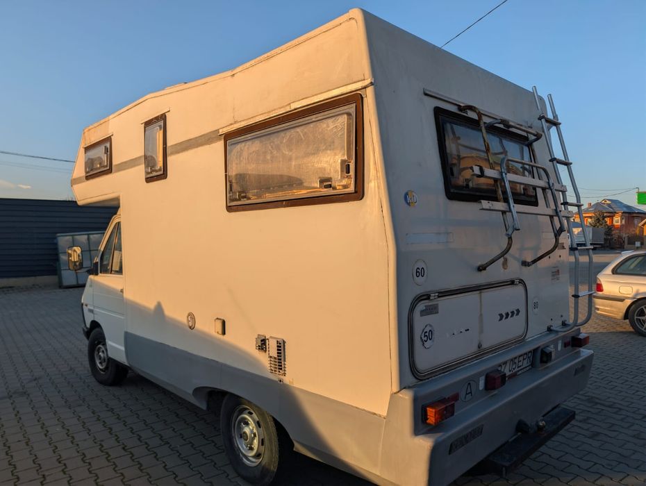 Autorulota Renault Trafic PCY 300