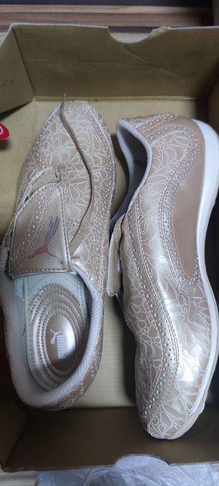 Продавам дамски спортни обувки Puma 38, със стелка 24 см и 38.5 със ст