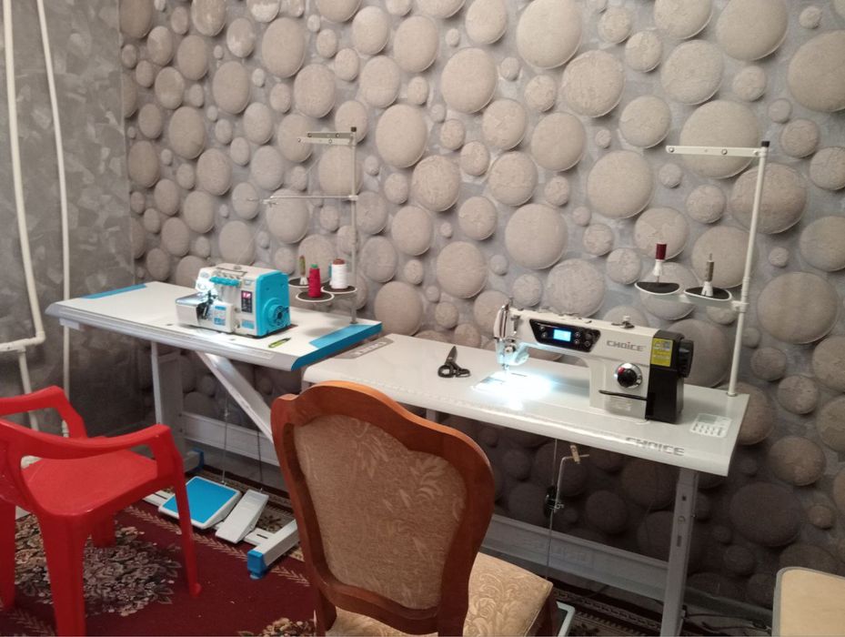 Tikuv mashinasi 1 chokli va averlok sotiladi 200 $ dan donasi. Yengi