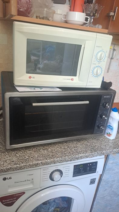 Работающия микроволновка и печка