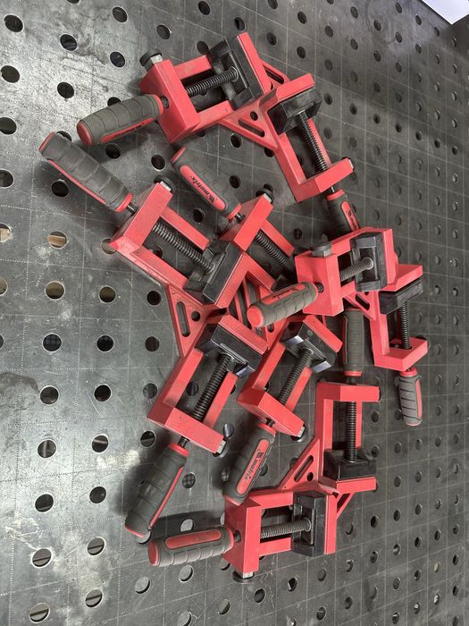 Продаются угловые струбцины