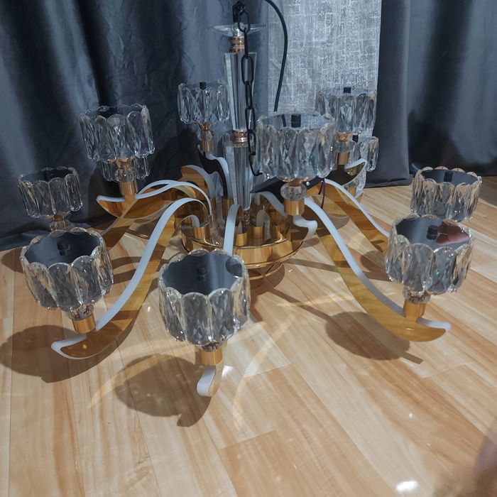 Люстра сатамын жаңа қолданылмаған.