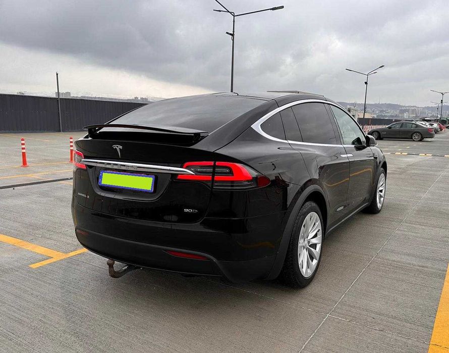 Tesla Model X, 90D European (under the Tesla warranty)