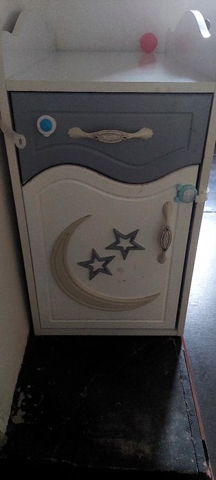 Детская кроватка-трансформер с маятником, тумбочкой и ящиками, б/у