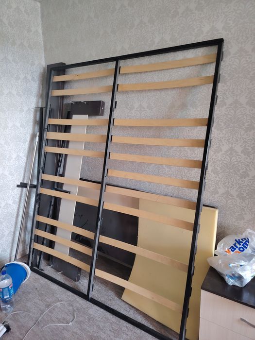 Продам кровать двухспальная срочно