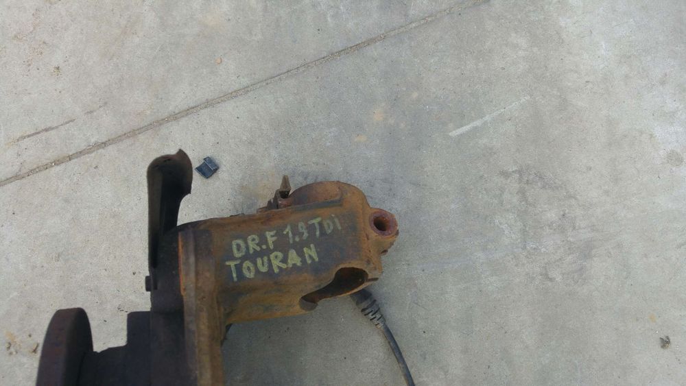 Fuzeta dreapta fata 1.9 tdi vw touran 1t