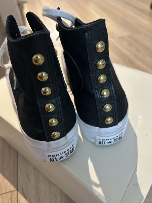 Нови Converse на платформа