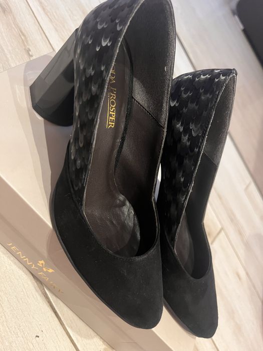 Pantofi cu toc negri,din piele
