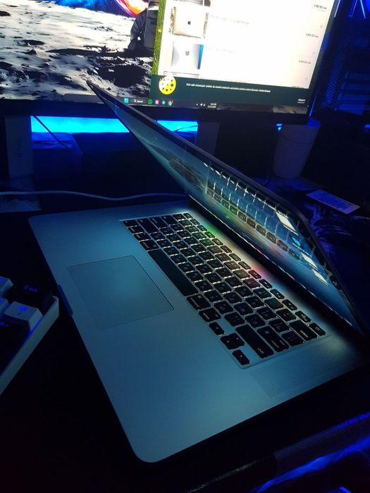 MacBook Pro ( Retina, 15-inch)