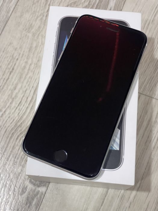 Продам айфон se 2